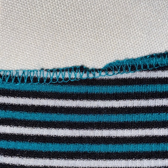 Striped Off-Shoulder Crop Top - Picture 2 of 10